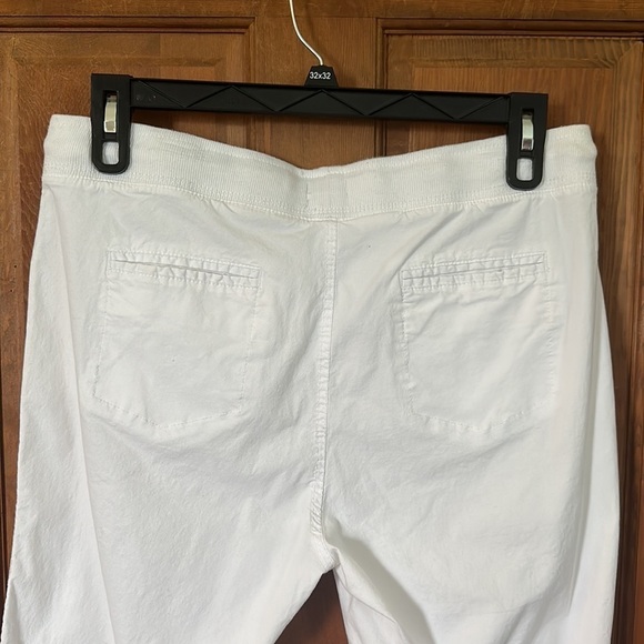 Dash Women’s White Ruched Bottom Capris With pockets Size Large - Picture 6 of 6